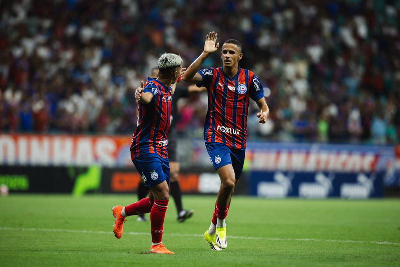 Com show do time titular, Bahia atropela o Barcelona e segue 100% no Baianão