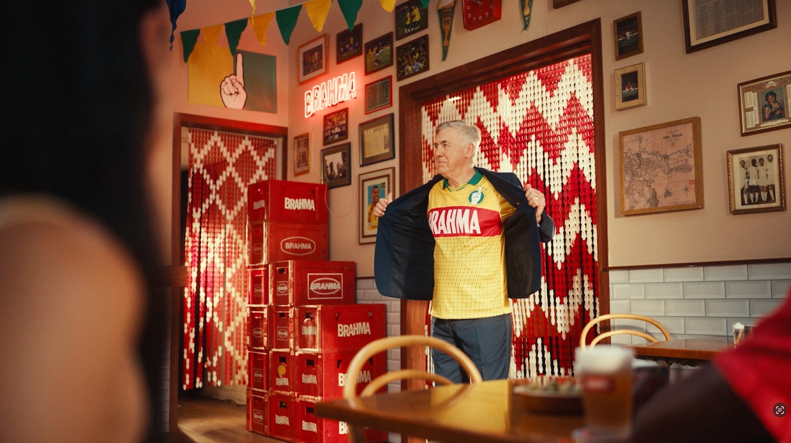 Ancelotti no Carnaval? Famosa cervejaria quer promover imersão a técnico do Brasil