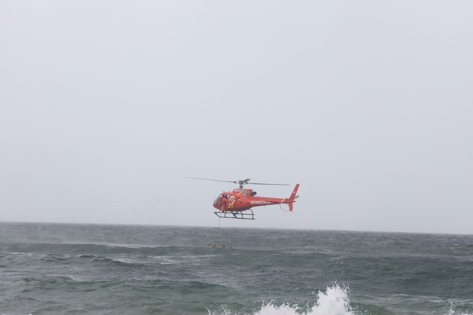 Operação Verão: helicópteros e drones reforçam resgates no litoral