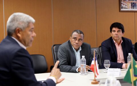 Imagem do post Jerônimo e prefeito de Simões Filho selam novos investimentos em saúde, educação e infraestrutura