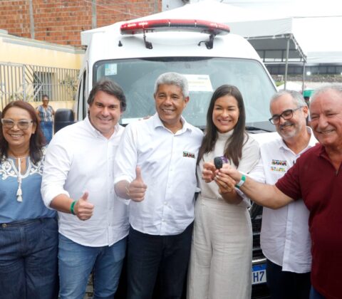 Imagem do post Jerônimo Rodrigues entrega ambulância e autoriza novos investimentos em Itapitanga