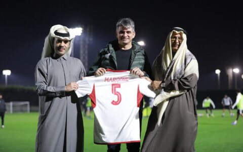 Imagem do post Ex-zagueiro do Vitória é homenageado no Catar