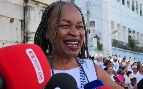 Imagem do post “Aqui a gente pede paz e justiça social”, diz Olívia Santana na Lavagem do Bonfim