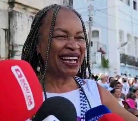 Imagem do post “Aqui a gente pede paz e justiça social”, diz Olívia Santana na Lavagem do Bonfim