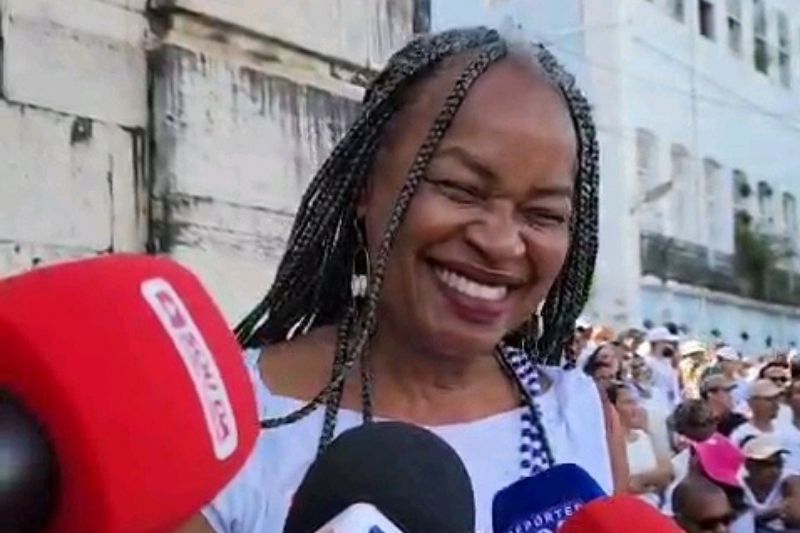 Deputado chama Olívia Santana de “mulher negra de coração branco”; parlamentar reage