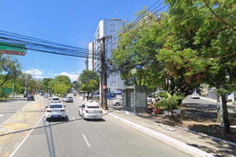 Acidente em poste deixa técnico de internet com queimaduras graves em Salvador