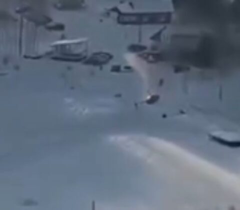 Imagem do post Helicóptero colide com cabos de teleférico e deixa duas pessoas mortas