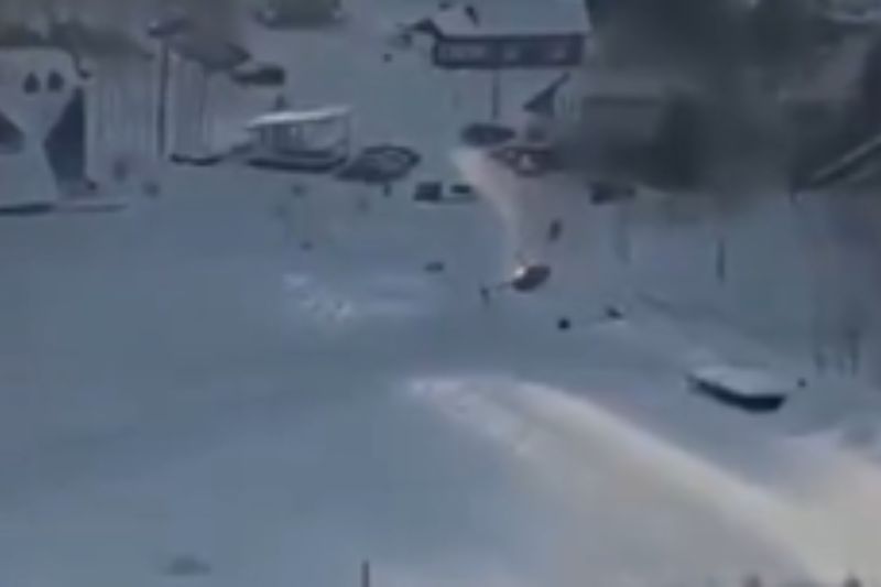 Helicóptero colide com cabos de teleférico e deixa duas pessoas mortas