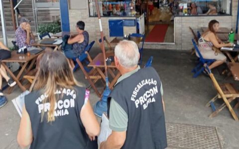 Imagem do post Barracas de praia e restaurantes são fiscalizados na orla de Salvador