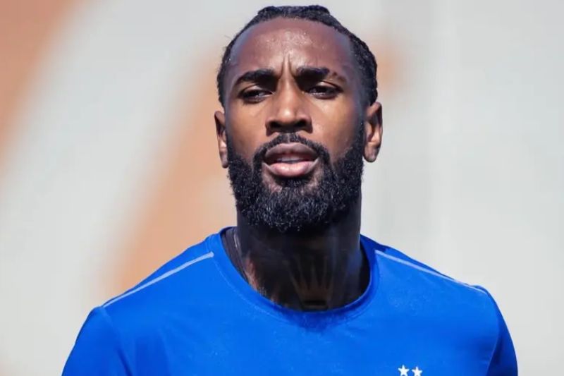 Gerson chega ao Cruzeiro e se torna contratação mais cara do futebol brasileiro