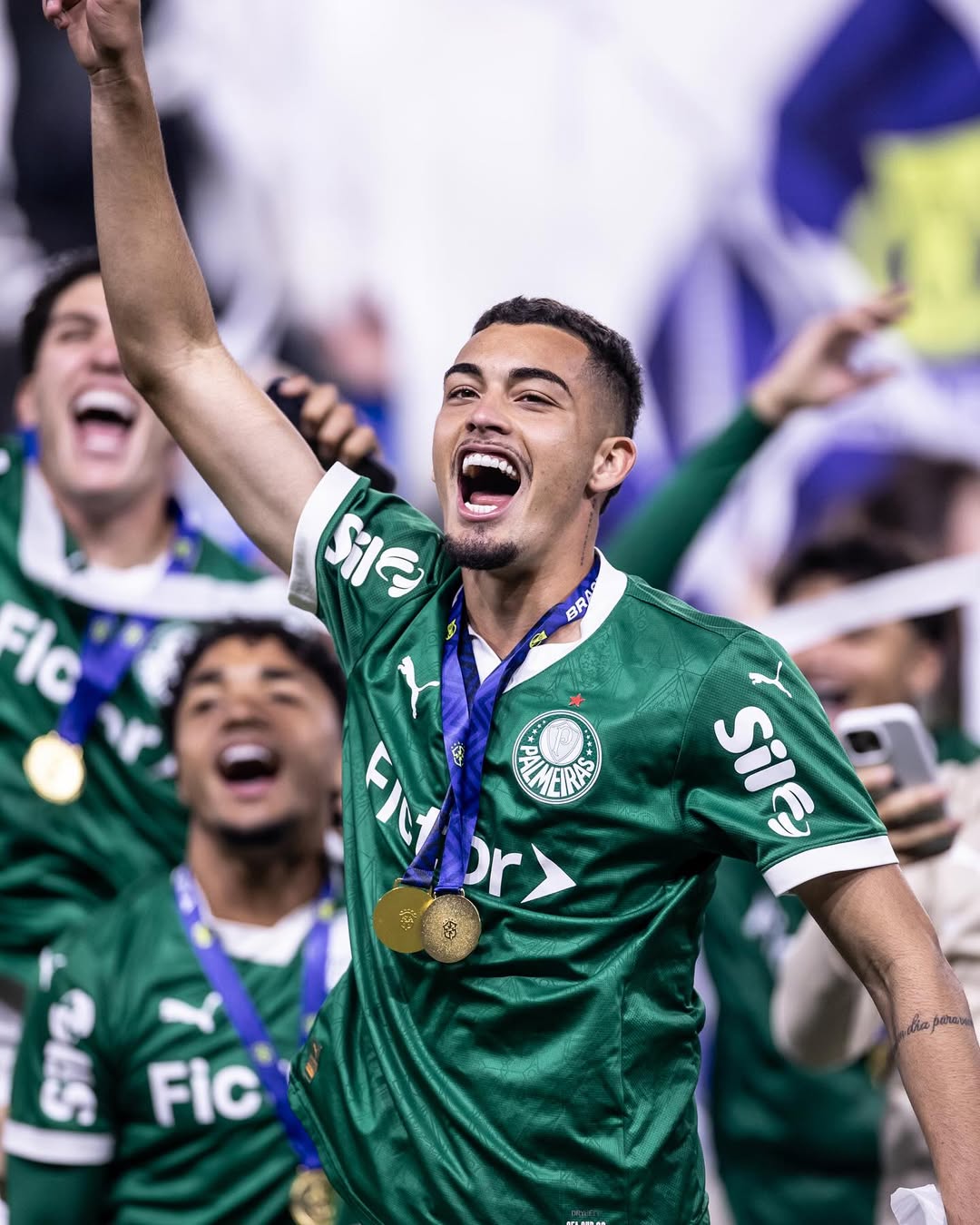 Visando o título: Vitória contrata zagueiro do Palmeiras para a temporada 2026