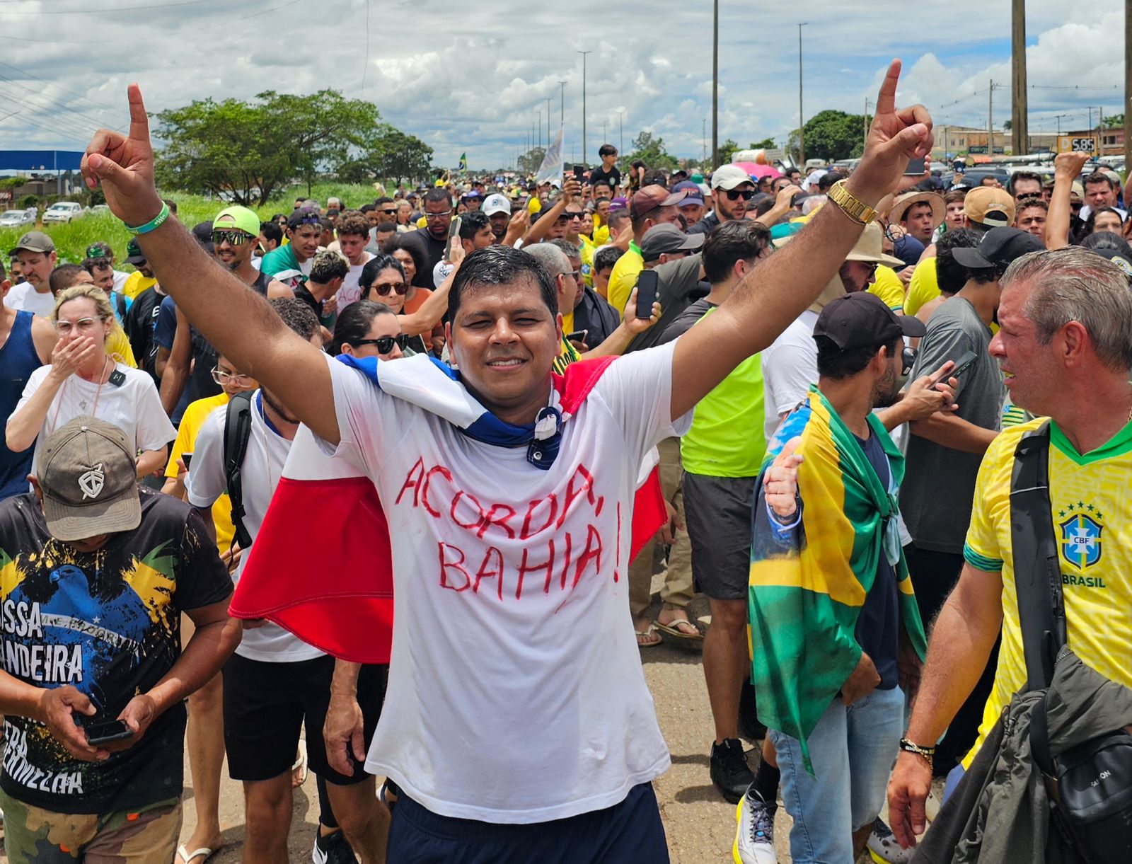 Diego Castro participa de manifestação liderada por Nikolas Ferreira