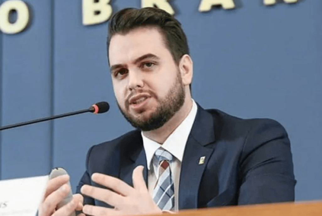 Moraes manda prender Filipe Martins após descumprir ordem