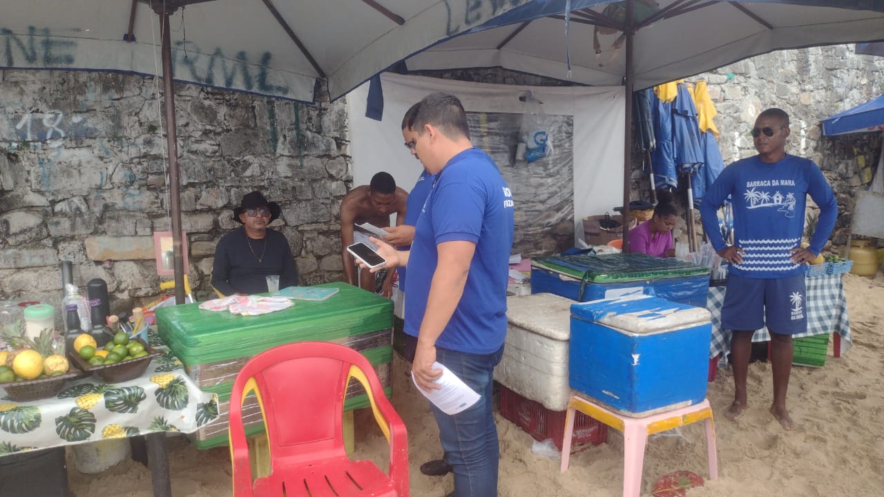 Semop vai às areias do Porto da Barra e reforça ordenamento para ambulantes