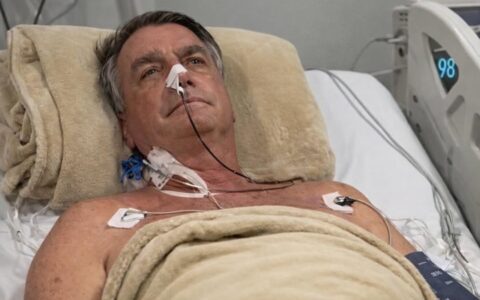 Imagem do post Escoltado, Bolsonaro deixa hospital e retorna à prisão