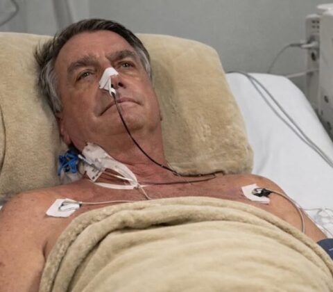 Imagem do post Escoltado, Bolsonaro deixa hospital e retorna à prisão
