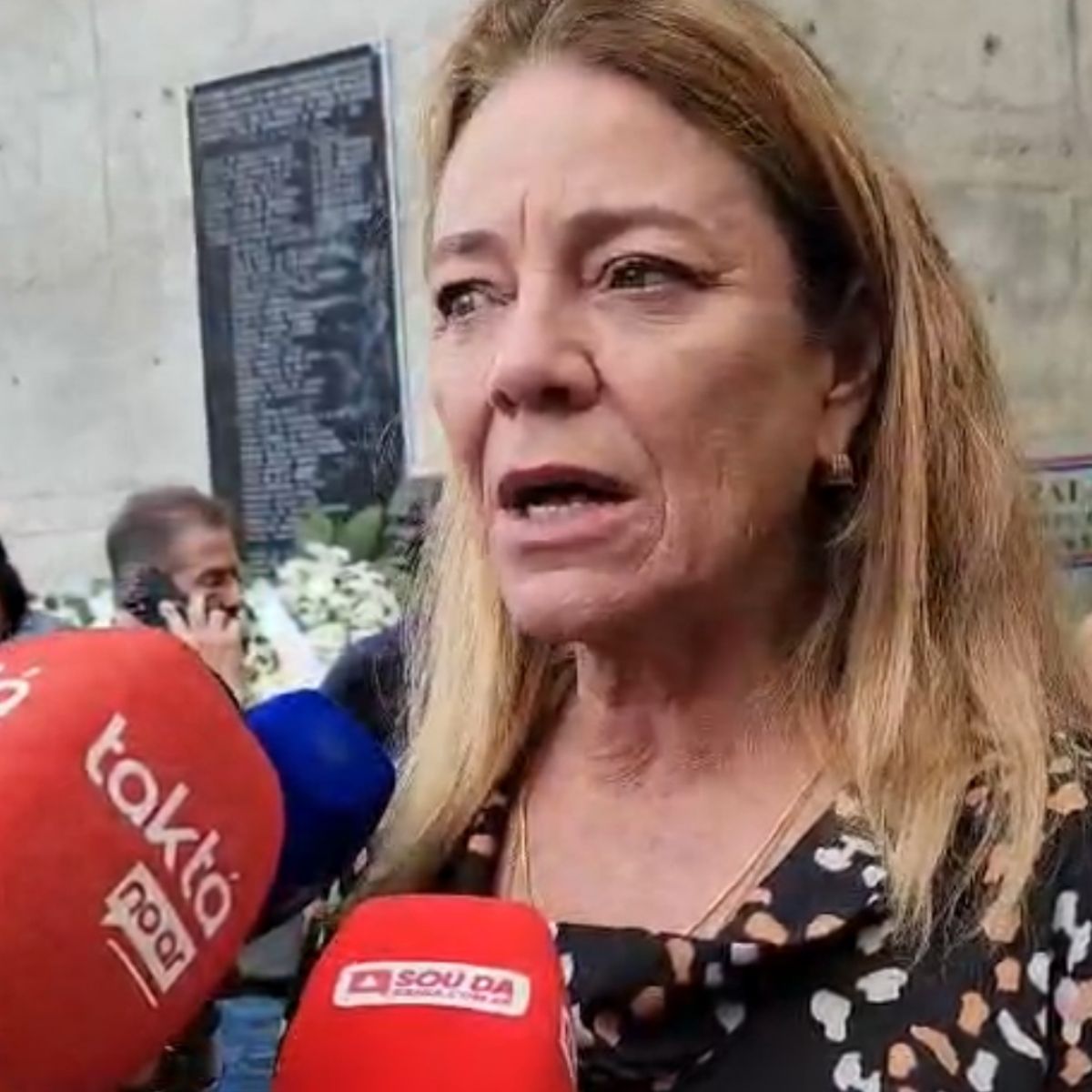 “Vazio da voz forte”: Fabíola Mansur se emociona em despedida a Alan Sanches na Alba