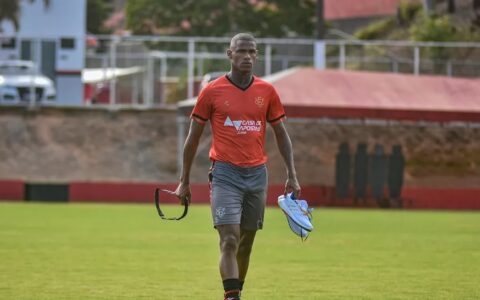 Imagem do post Vitória vende volante ao futebol japonês e acerta saída definitiva de João Pedro