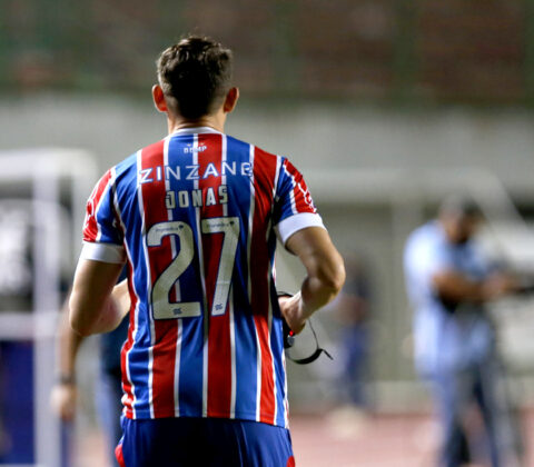 Imagem do post Ex-Bahia joga no sacrifício, marca gol e leva prêmio de melhor em campo