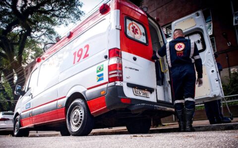 Imagem do post Jovem morre após cair de ambulância enquanto era transportada