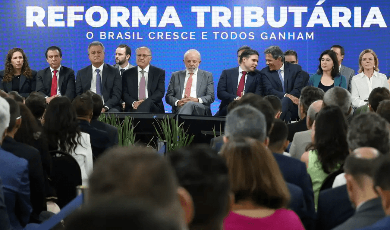 Lei final da reforma tributária é sancionada por Lula