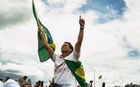 Imagem do post Nikolas Ferreira desafia Moraes, mas prega cautela