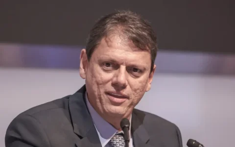 Imagem do post Moraes autoriza Tarcísio a visitar Bolsonaro na Papudinha; saiba data