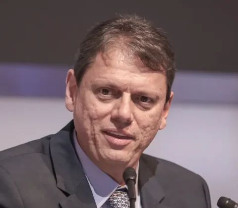 Imagem do post Moraes autoriza Tarcísio a visitar Bolsonaro na Papudinha; saiba data