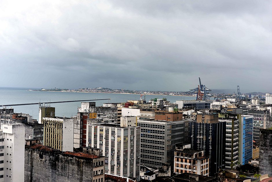 Calor e chance de chuva devem marcar fim de semana em Salvador