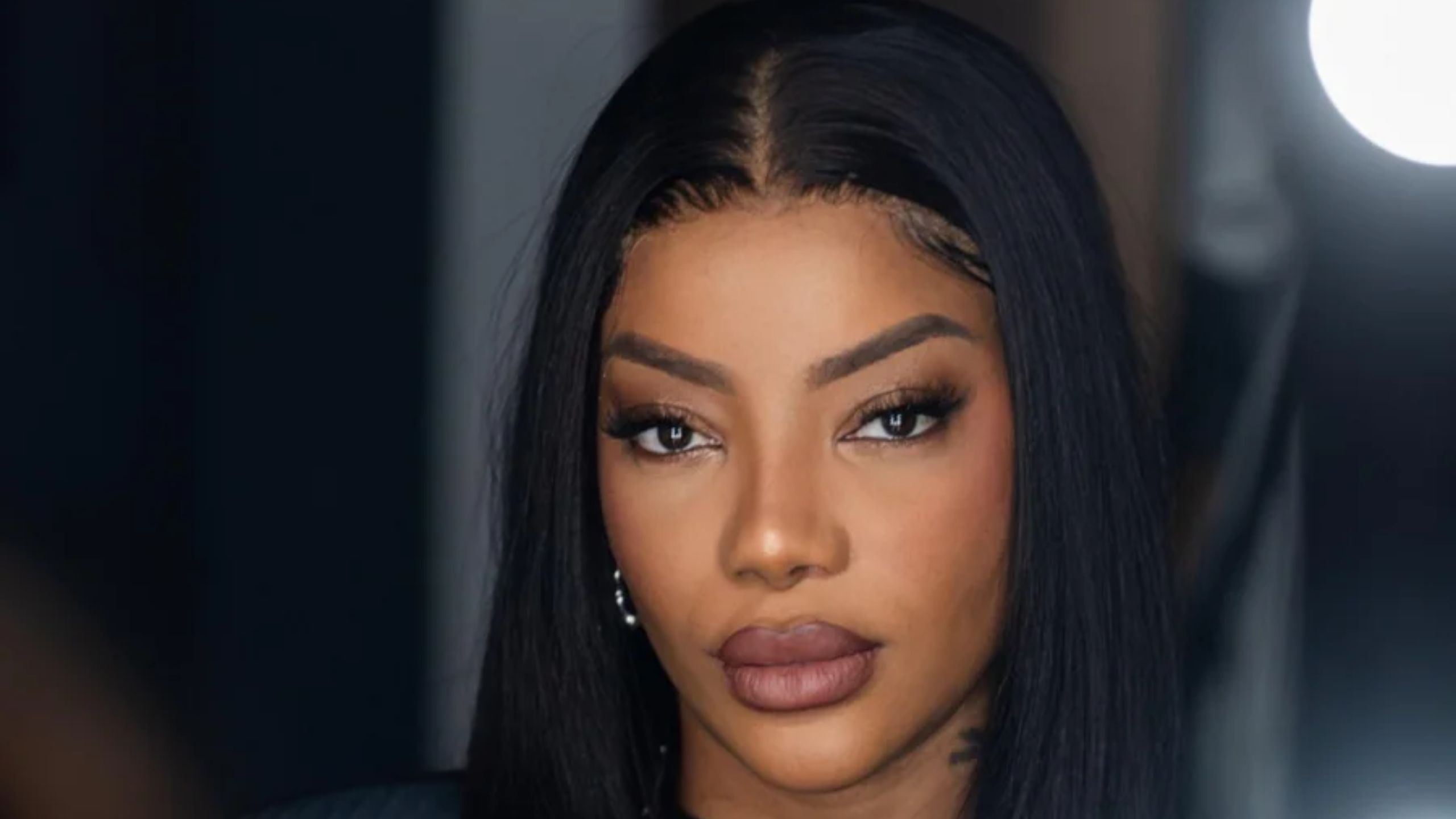 Ludmilla diz “não” ao SBT e afirma que emissora defende racista