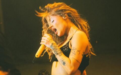 Imagem do post Vídeo: Luísa Sonza simula sexo em coreografia durante show em Salvador