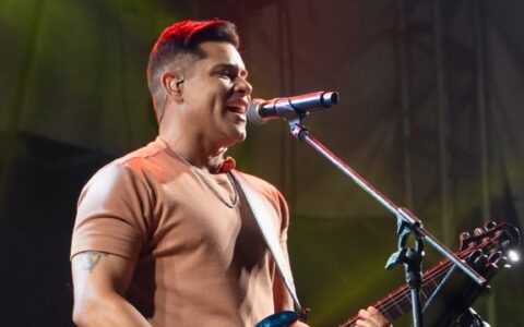 Imagem do post Cantor Chicabana fica ferido após carro capotar na Bahia