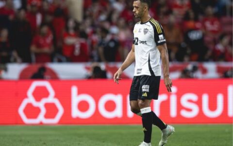 Imagem do post Atlético-MG se antecipa ao Bahia e confirma permanência de Vitor Hugo para 2026