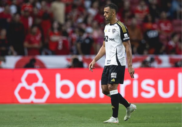 Atlético-MG se antecipa ao Bahia e confirma permanência de Vitor Hugo para 2026