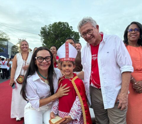 Imagem do post Ivoneide Caetano relembra dificuldades e exalta organização de Camaçari durante festa do padroeiro