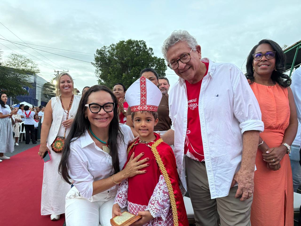Ivoneide Caetano relembra dificuldades e exalta organização de Camaçari durante festa do padroeiro