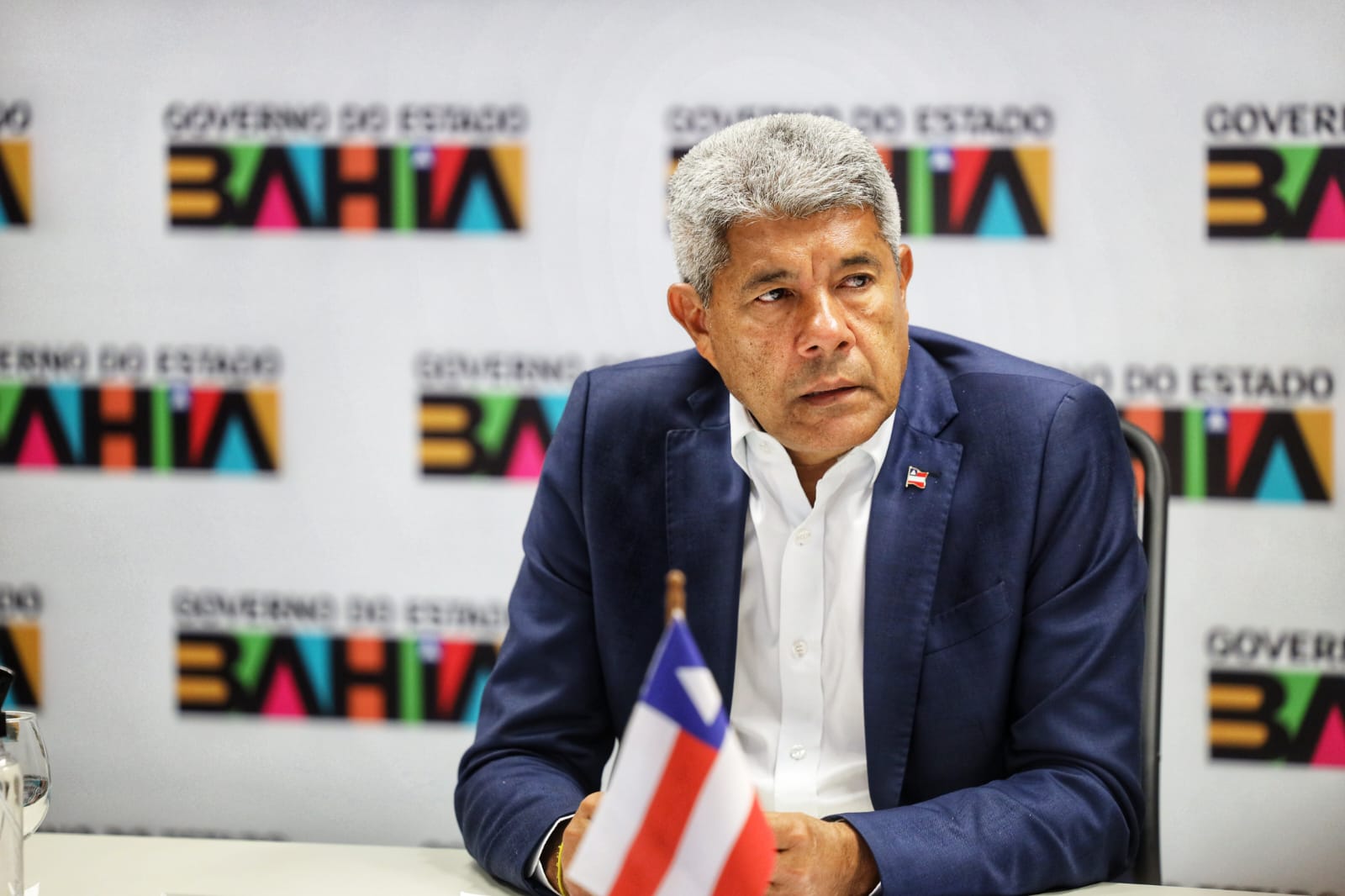 Bahia veta homenagens à ditadura em prédios públicos após sanção de Jerônimo