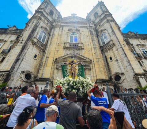 Imagem do post Entre fé e mar: imagem do Senhor do Bonfim cruza a Baía antes da Lavagem