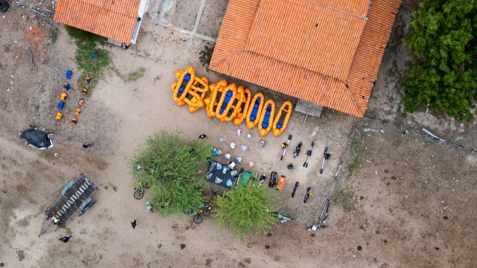 Governo da Bahia fortalece corrida de aventura com doação de 15 caiaques infláveis