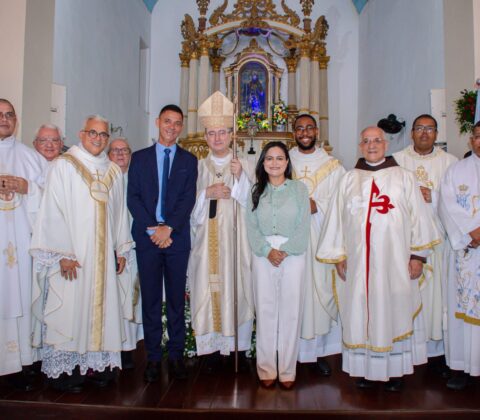 Imagem do post Prefeita Débora Regis participa de missa solene e emociona fiéis na festa do Padroeiro Santo Amaro de Ipitanga