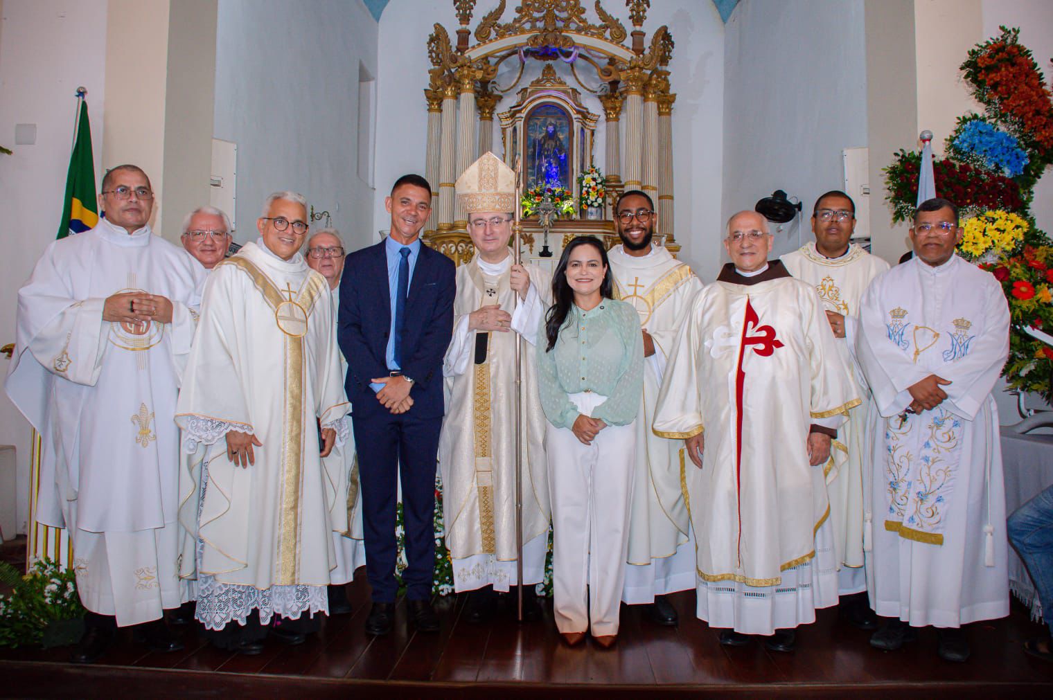 Prefeita Débora Regis participa de missa solene e emociona fiéis na festa do Padroeiro Santo Amaro de Ipitanga