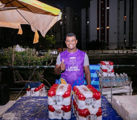 Imagem do post Mica Lauro vira fonte de renda e transforma ambulantes em protagonistas da festa