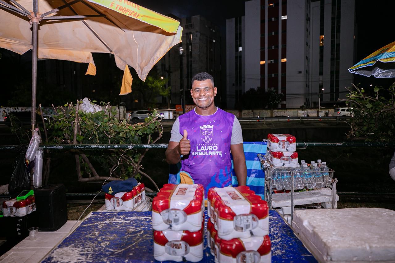 Mica Lauro vira fonte de renda e transforma ambulantes em protagonistas da festa