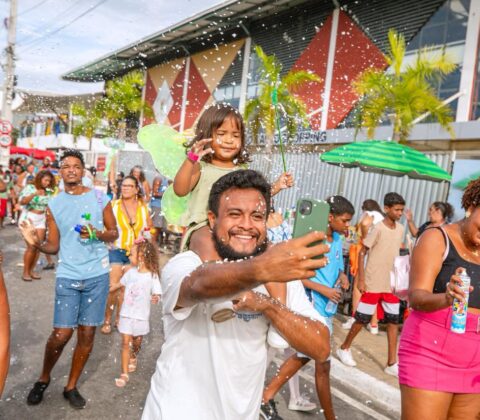Imagem do post Mica Lauro arrasta centenas de pequenos foliões em bloco infantil no último dia da festa