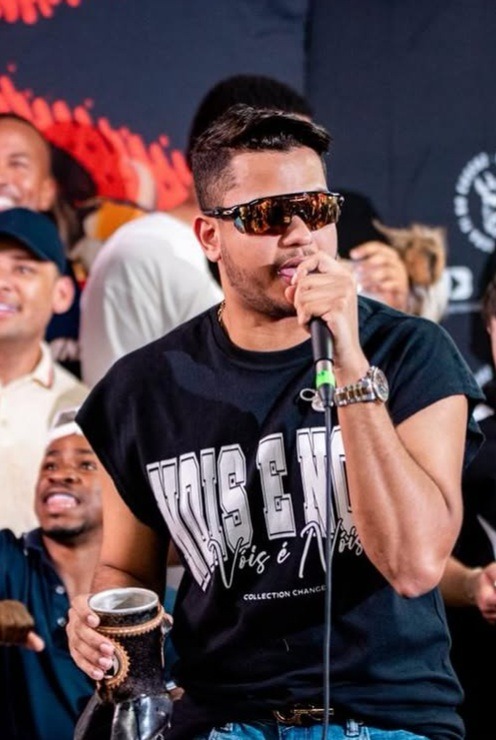 Mikael Santos percorre nove cidades essa semana, em turnê de verão por Sergipe e Alagoas