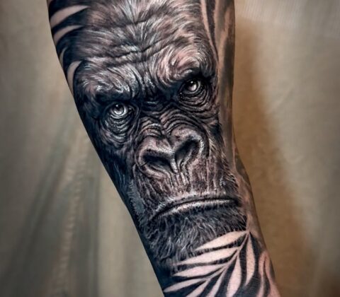 Imagem do post Cuidados com tatuagem no verão: especialista alerta para riscos da exposição ao sol