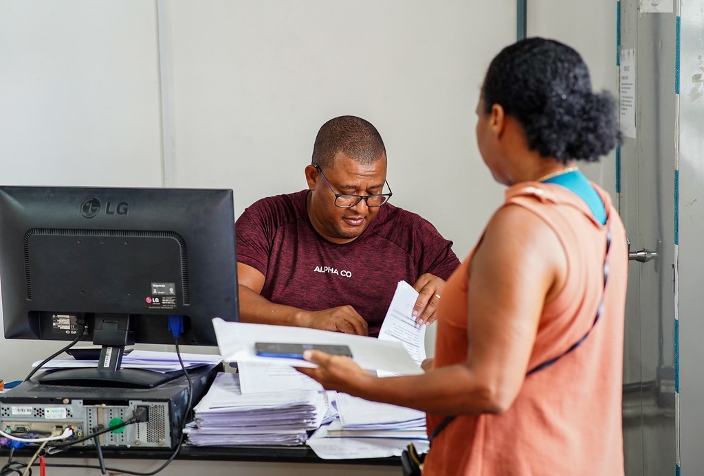 Seduc inicia recolhimento de documentos para alunos que fizeram pré-matrícula online em Camaçari