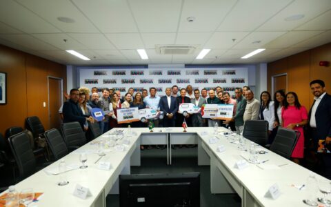 Imagem do post Jerônimo Rodrigues discute investimentos em Muquém do São Francisco com prefeito Ailson Selis