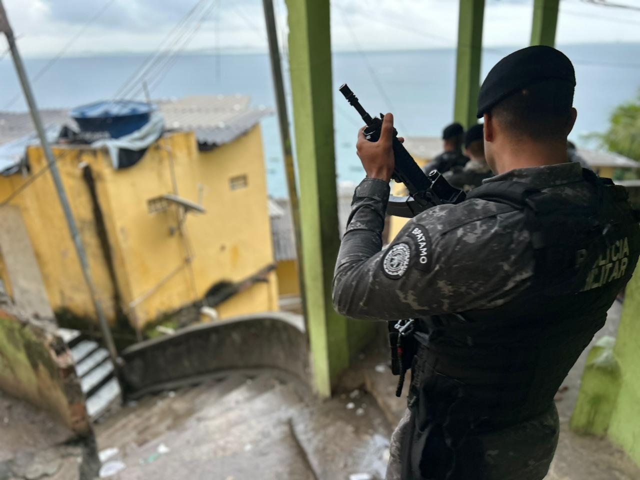 CV sufocado: Homem utilizando tornozeleira eletrônica é preso na Gamboa