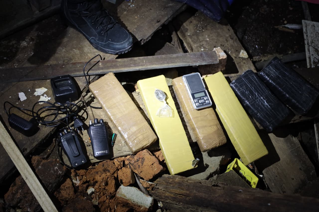 Polícia prende três suspeitos de tráfico de drogas no Centro Histórico